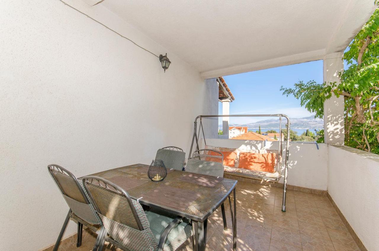 Apartments Derado Supetar Exterior photo